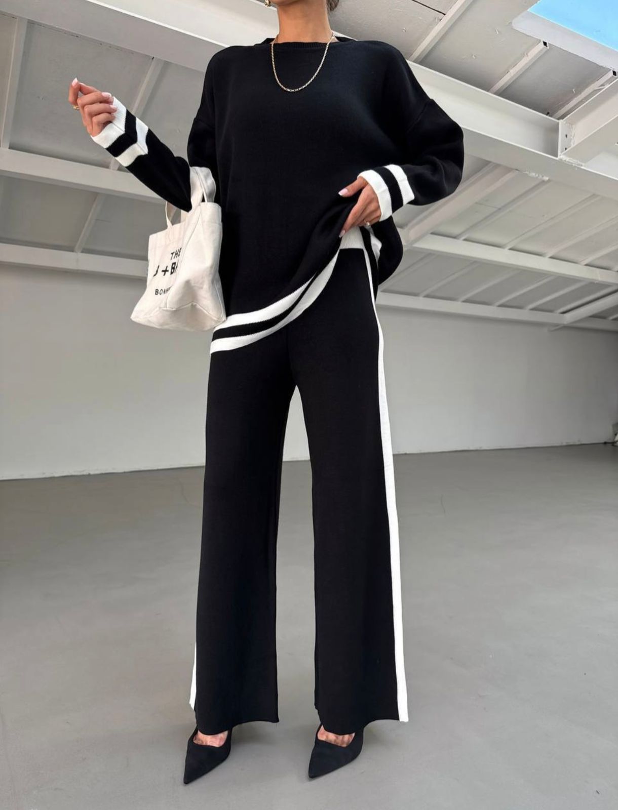 Set Triko 2-Pjesësh për Femra – Oversized Top & Pantallona Wide-Leg me Vija