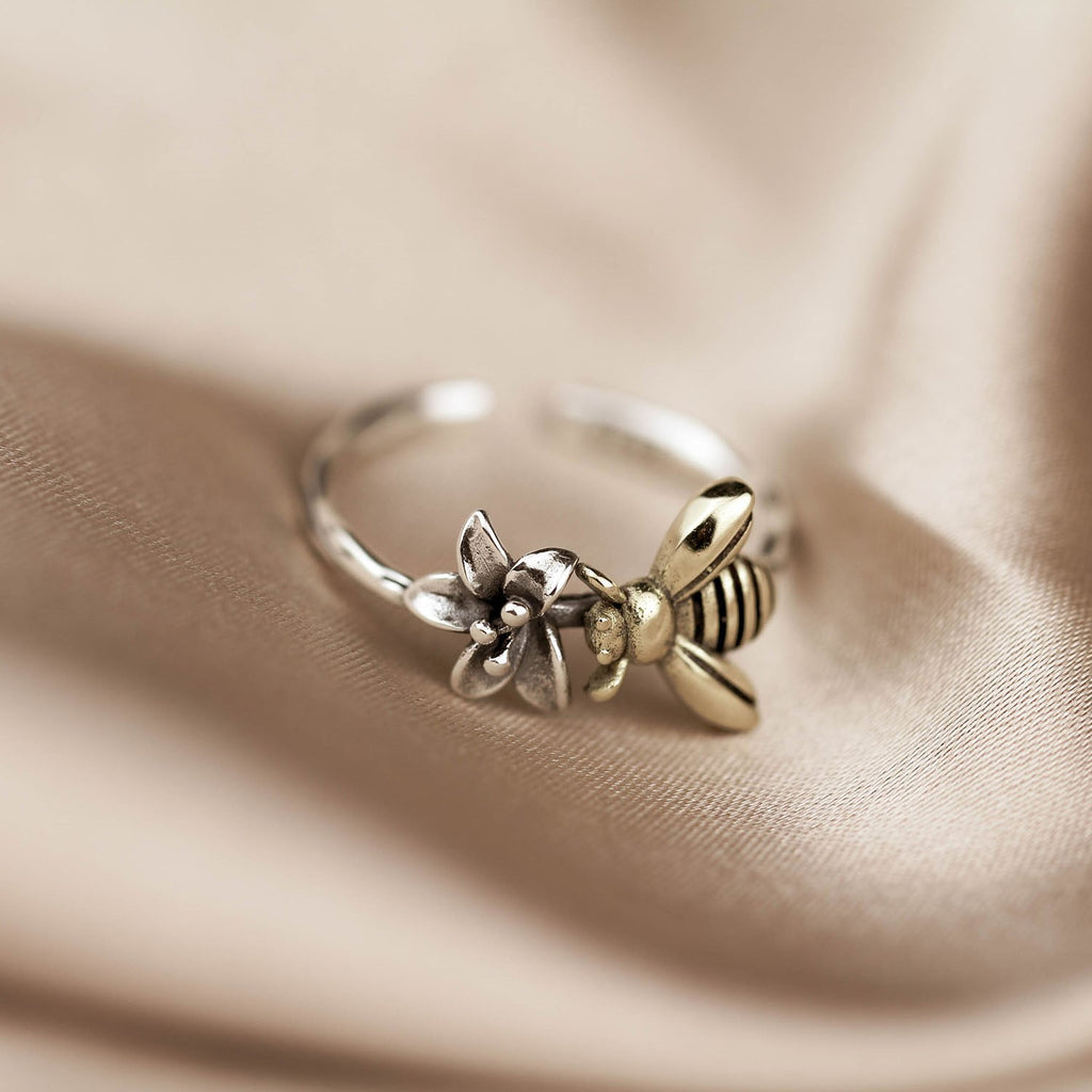 Unazë Blete & Lule – Dizajn Delikat Dyngjyrësh për Stil të Përditshëm