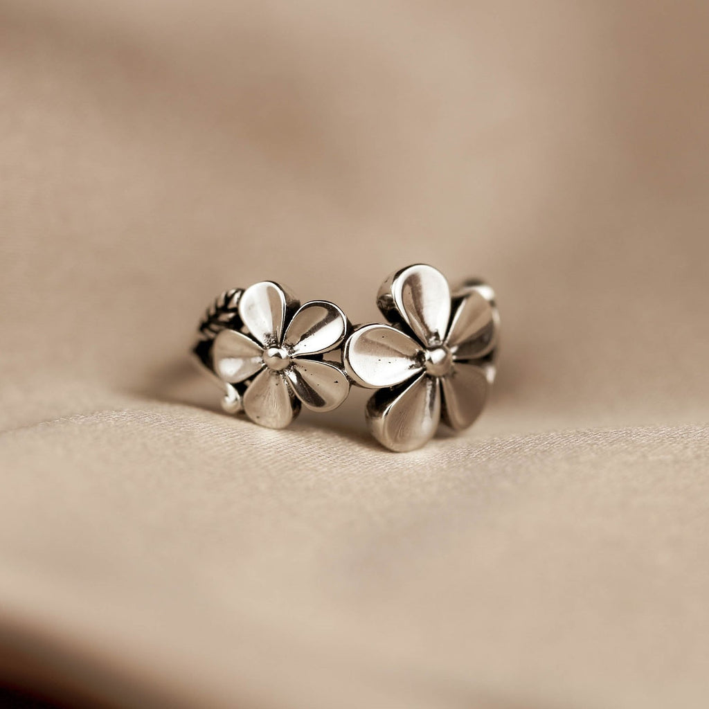 Unazë Lulesh Argjendi – Dizajn i Rregullueshëm, Elegant & Femëror