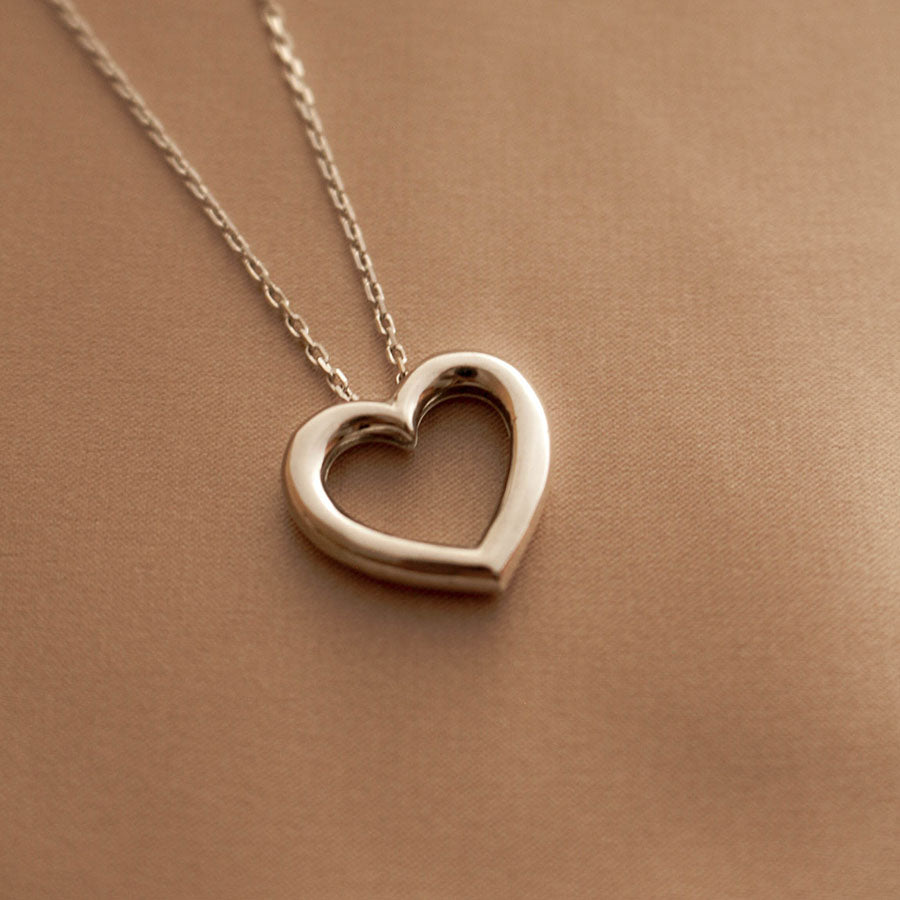 Varëse Zemër Silver 925 – Heart Pendant Minimal Elegant