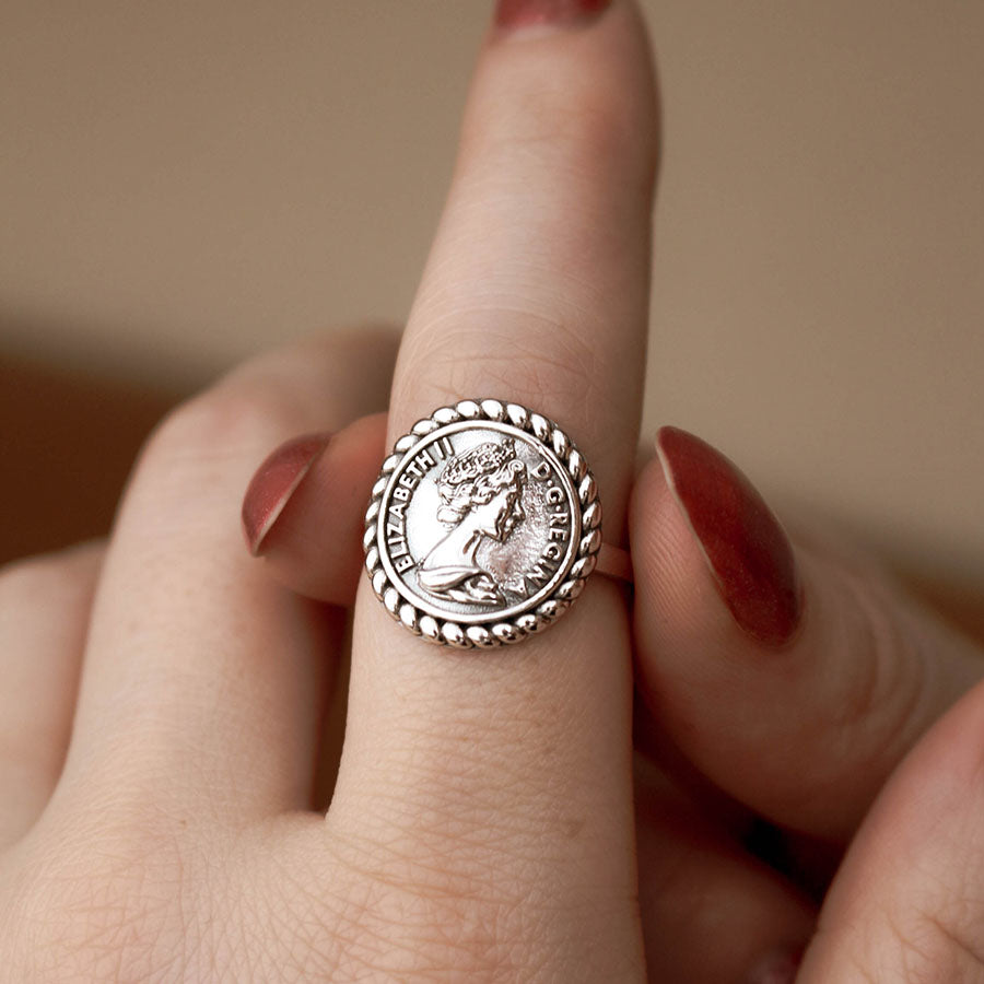 Unazë Monedhë Vintage – Dizajn Elegant, Stil i Përjetshëm