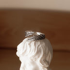 Unaza Silver 925 “Feather Wrap” – E rregullueshme, Dizajn Elegant me Pendë