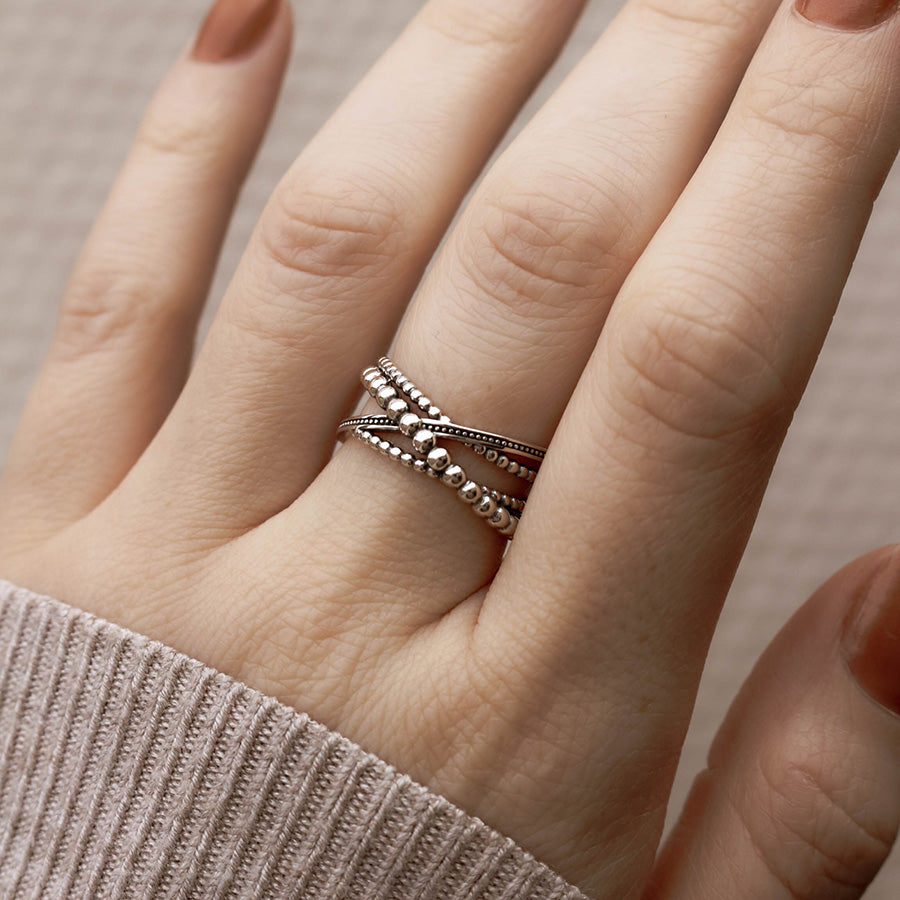 Unazë Argjendi “Multi-Bands” – Dizajn i Ndërthurur & Elegancë Minimaliste