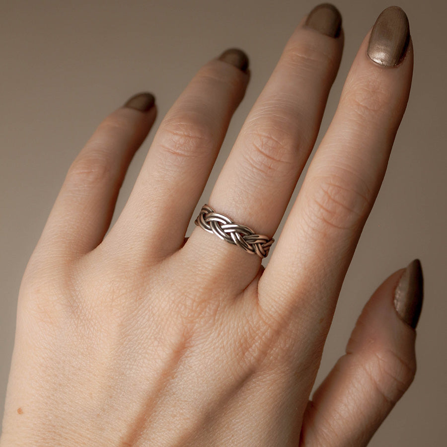 Unazë Gërshet Vintage – Dizajn Elegant & Perfekt