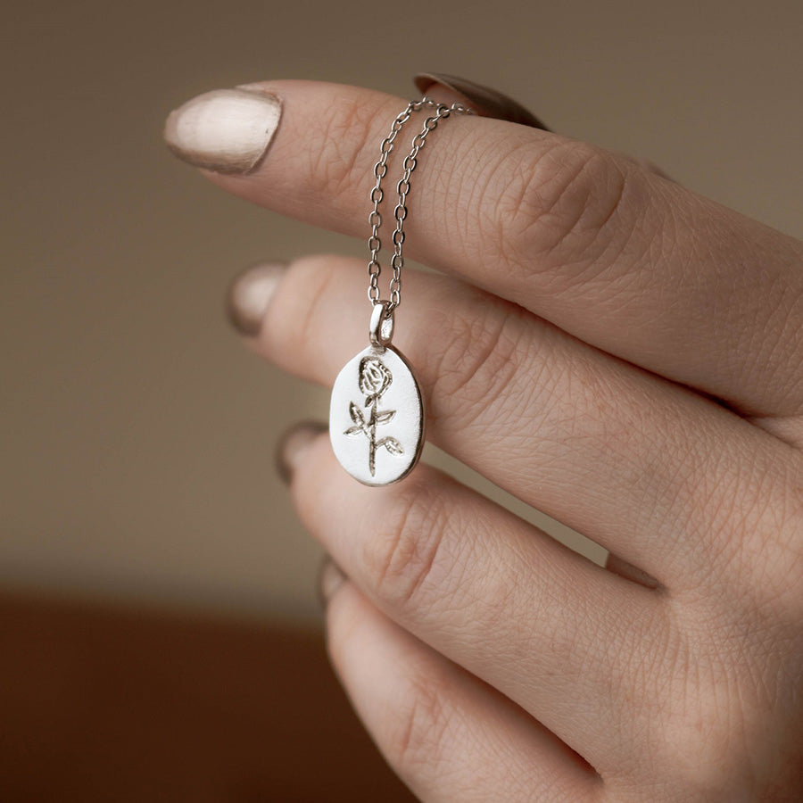 Varëse Silver 925 me Trëndafil – Rose Pendant Minimal & Elegant