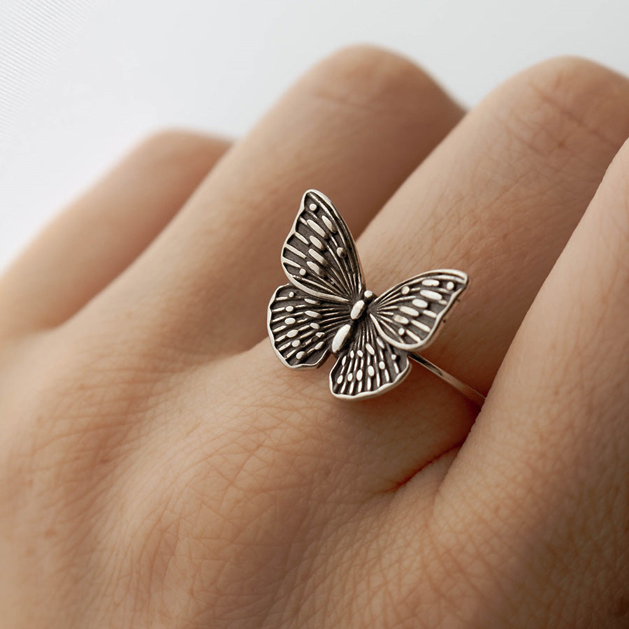 Unazë Flutur Vintage – Dizajn Elegant & Femëror me Detaje të Punuar