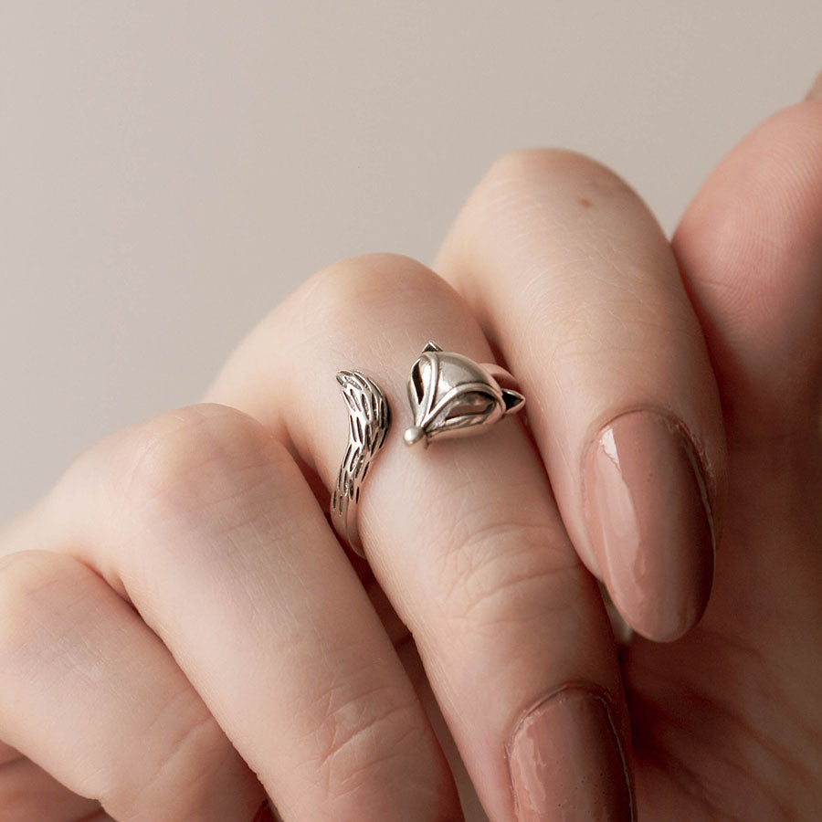 Unazë Dhelpër Argjendi – E Rregullueshme & Minimaliste