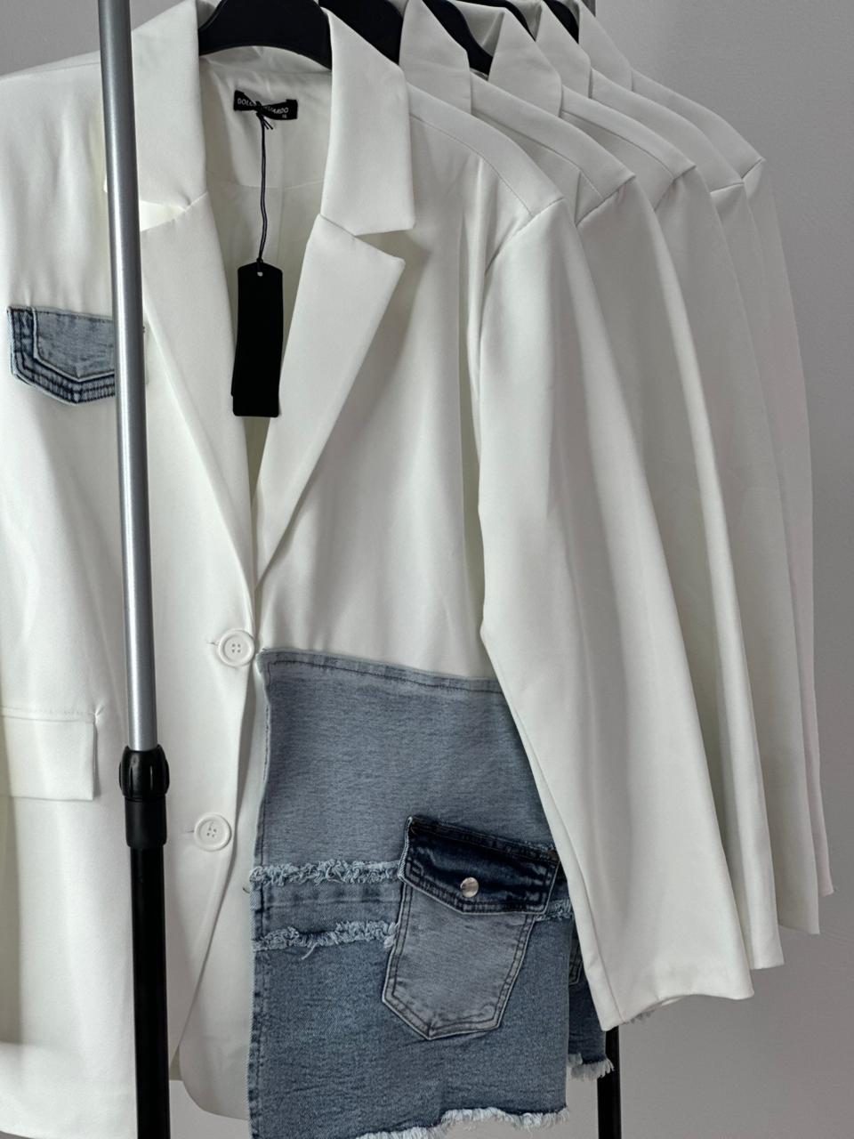 Xhakete e bardhe me detaj xhins