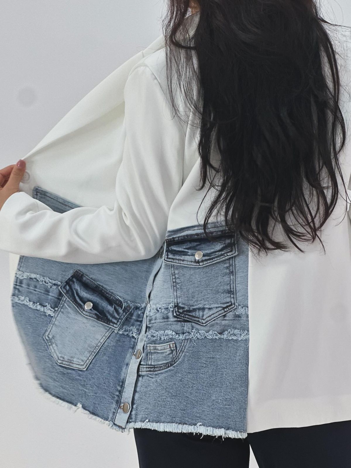 Xhakete e bardhe me detaj xhins