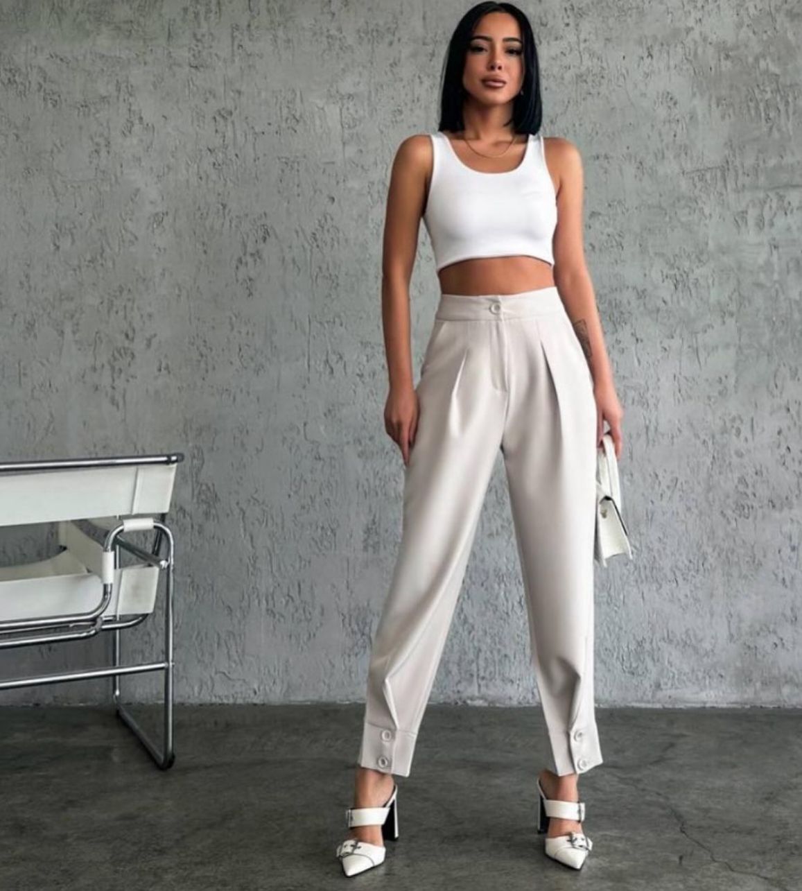 Pantallona Elegante për Femra – Bel i Lartë, Model i Ngushtë me Detaj Kopsa në Fund