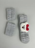 Set Aksesorësh Flokësh – Bandë & Scrunchies Pelushi me Dizajn Arushi