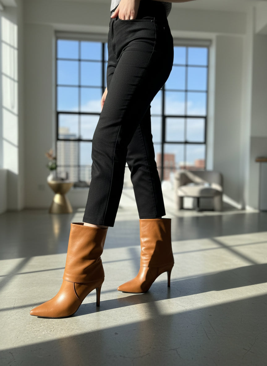 Çizme të Shkurtra me Take të Hollë – Model Elegance | Ngjyra Black & Camel