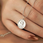 Varëse Angel Coin Silver 925 – Medalion Engjëlli Elegance Vintage