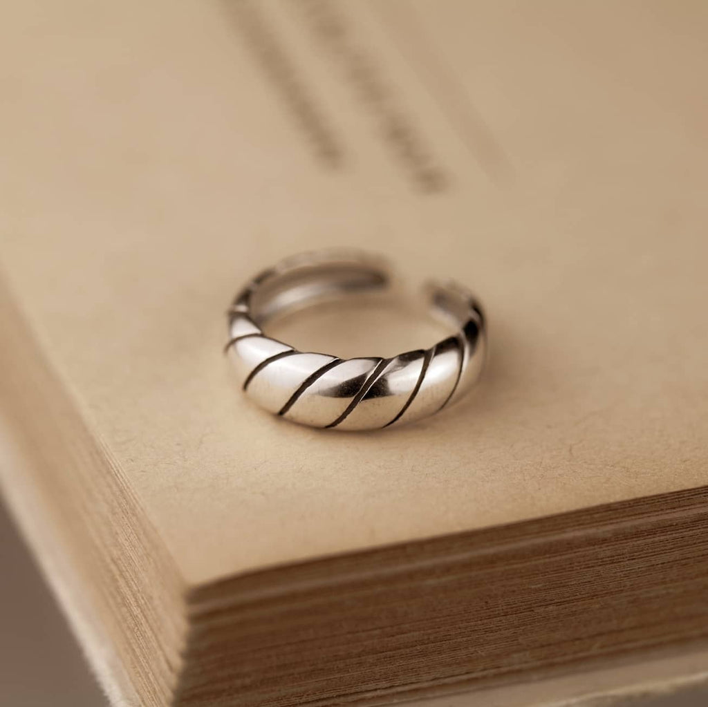 Unazë Argjendi “Croissant” – Dizajn Minimalist & e Rregullueshme