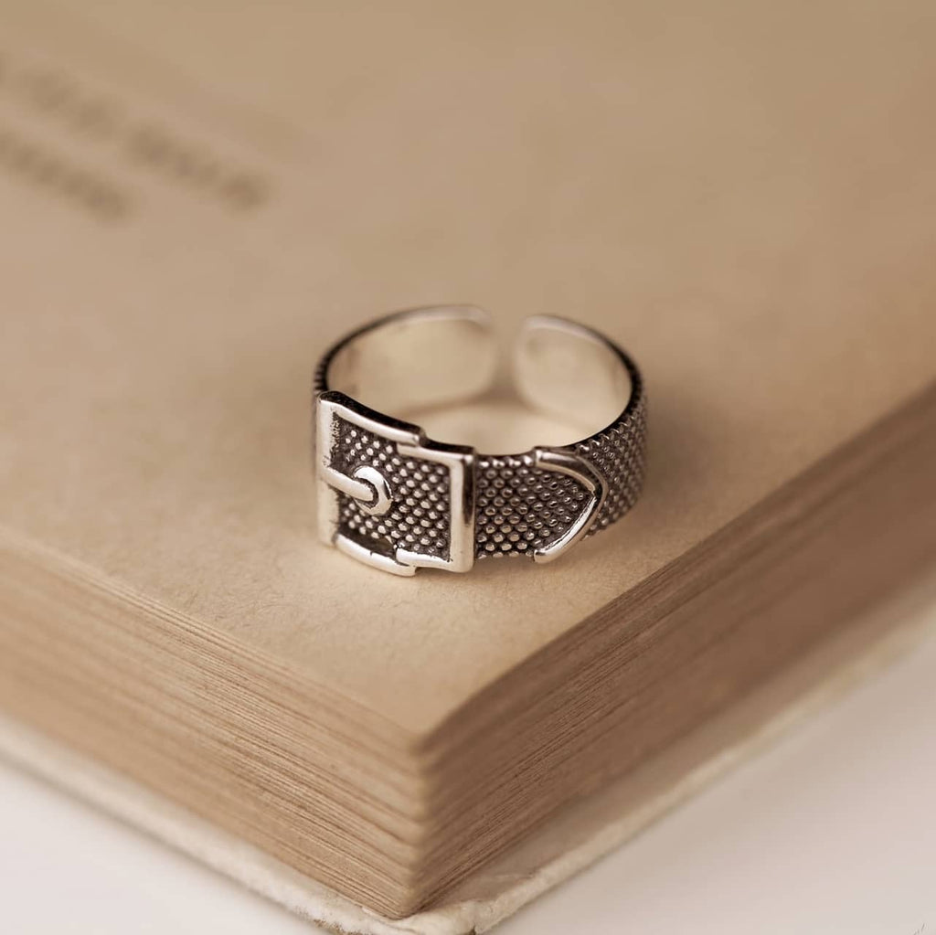 Unazë Rrip Vintage – Dizajn Elegant me Teksturë dhe Masë të Rregullueshme