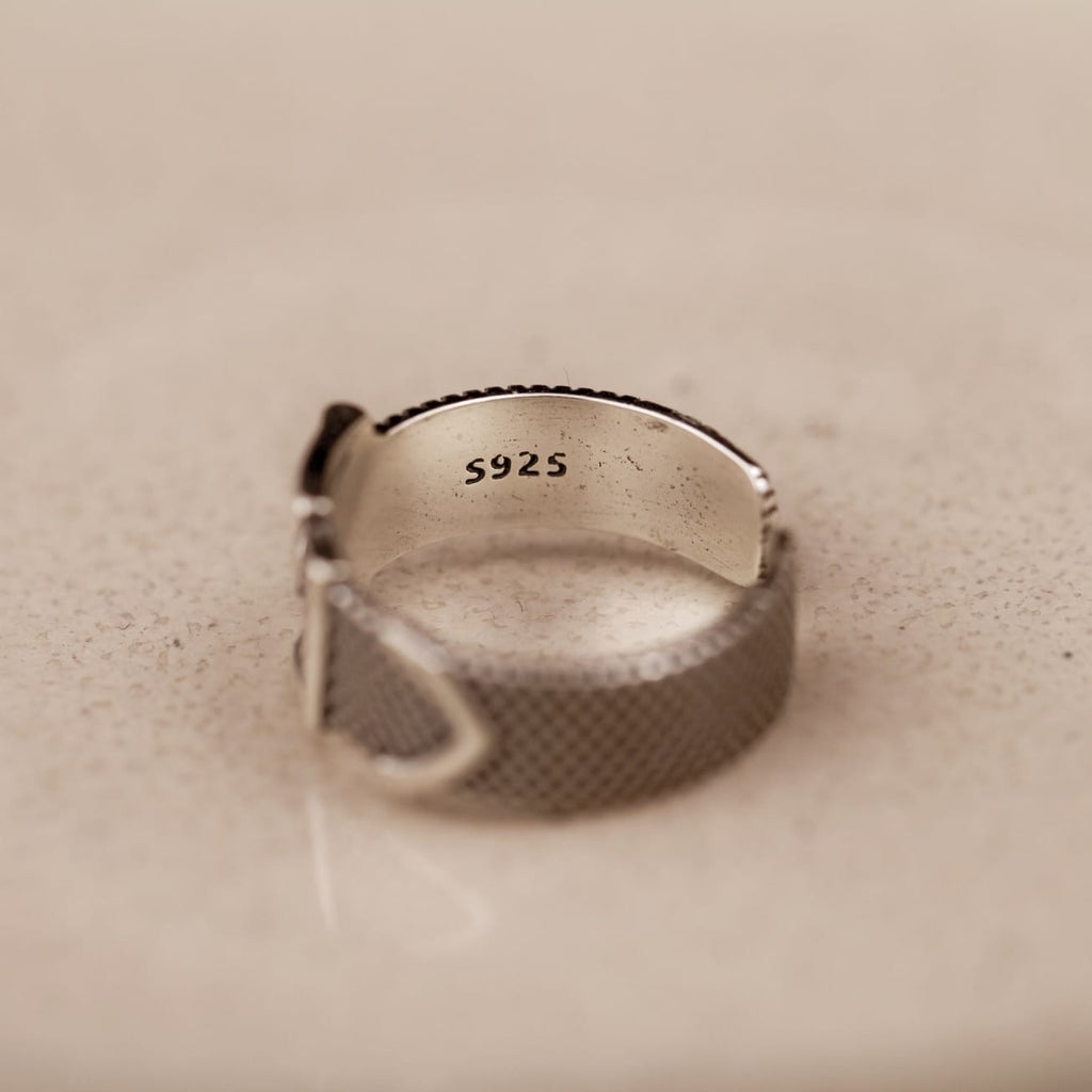 Unazë Rrip Vintage – Dizajn Elegant me Teksturë dhe Masë të Rregullueshme